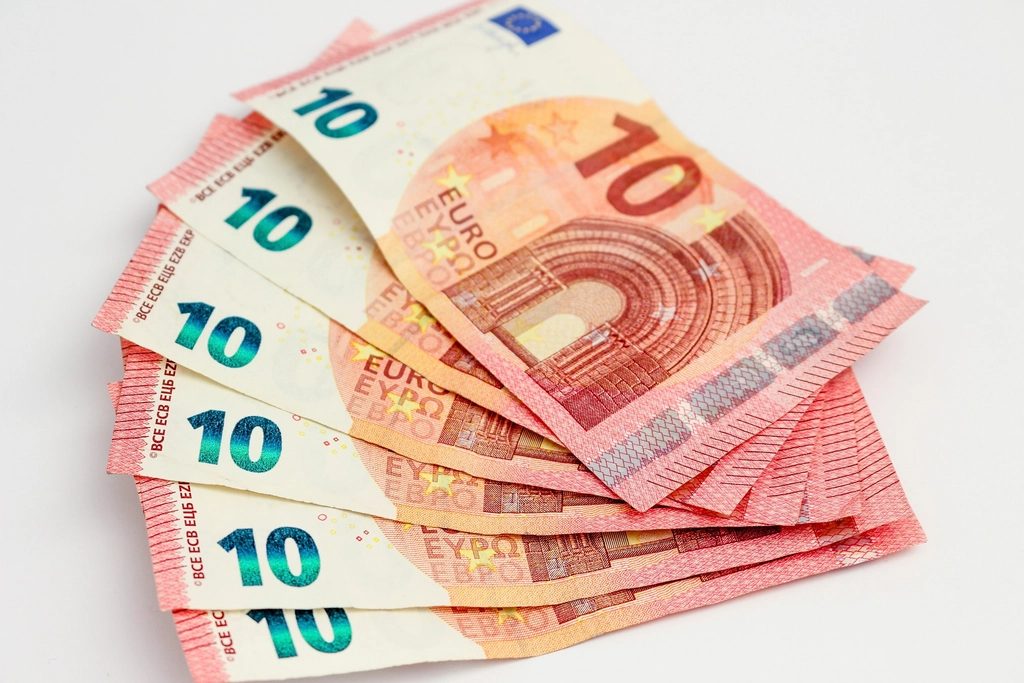 Billets en euros, allocation de rentree scolaire