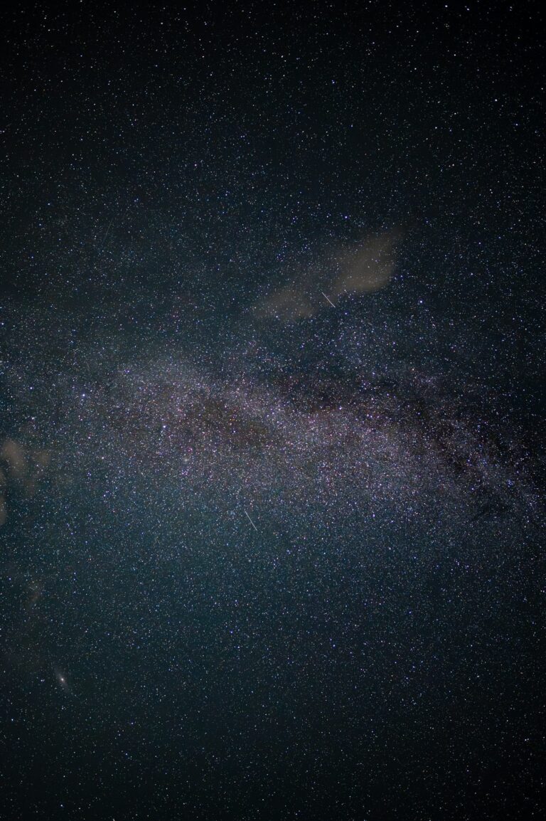 Ciel etoile et Voie lactee, comme on peut l observer lors des Nuits des Etoiles