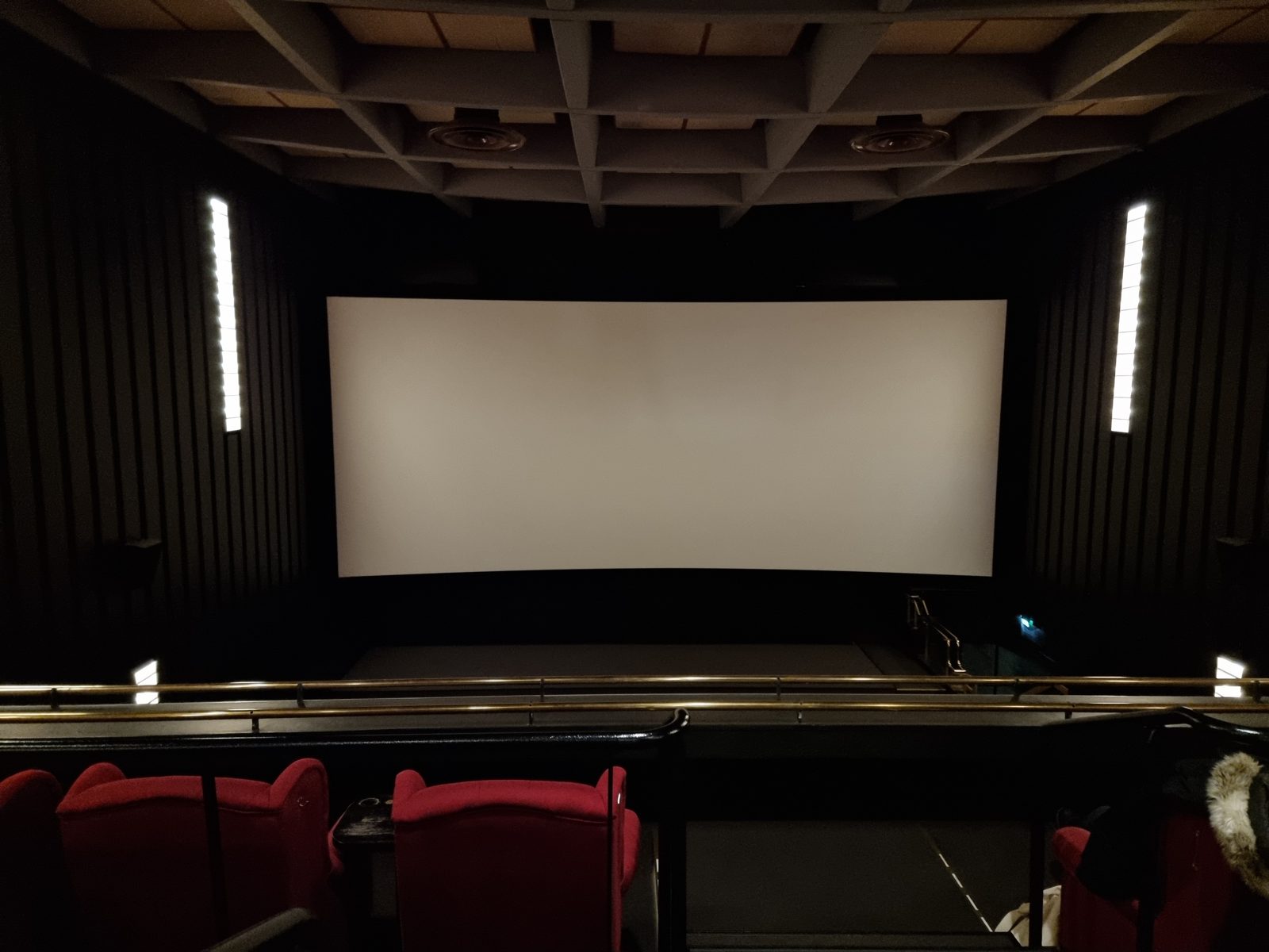 Salle de cinema avant une seance en famille
